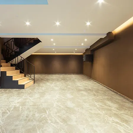 Sael Prive * Golem (Tirana)